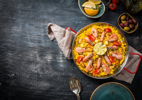 How to Prepare Authentic Spanish Paella with Fresh Seafood and Saffron?